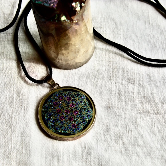 NWOT Flower of Life Pendant on Cord - Picture 1 of 1
